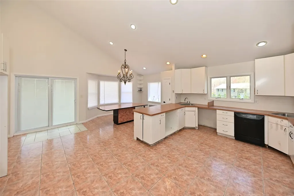 1 Bedford Court Spring Valley NY 10977
