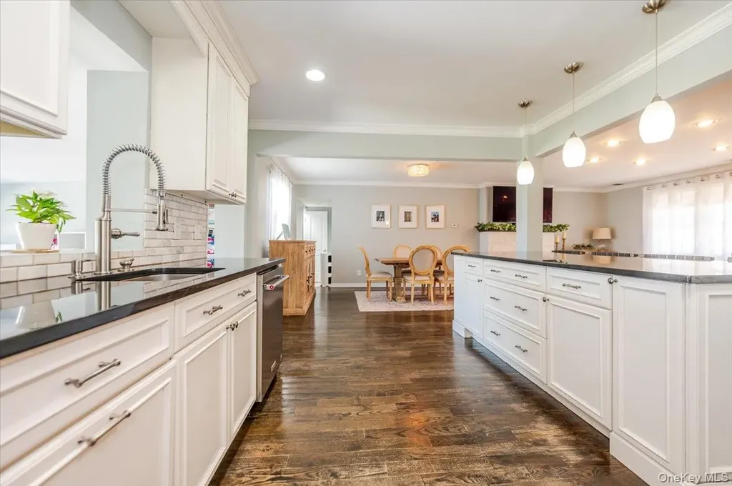 2814 River Avenue Oceanside NY 11572
