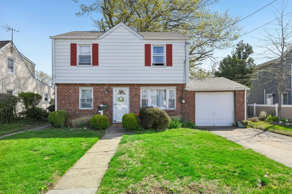 314 Latham Road Mineola NY 11501