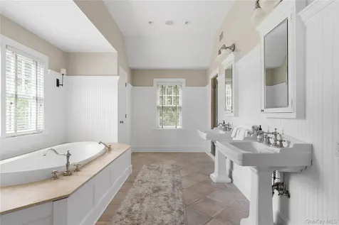 327 Georgica Road East Hampton NY 11937