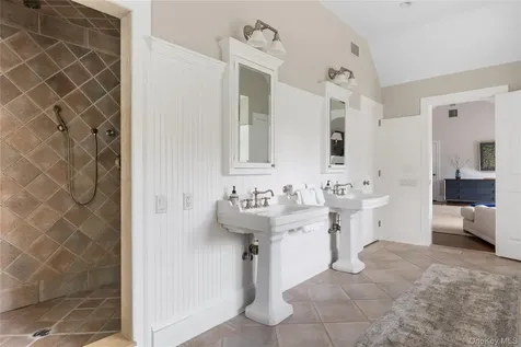 327 Georgica Road East Hampton NY 11937