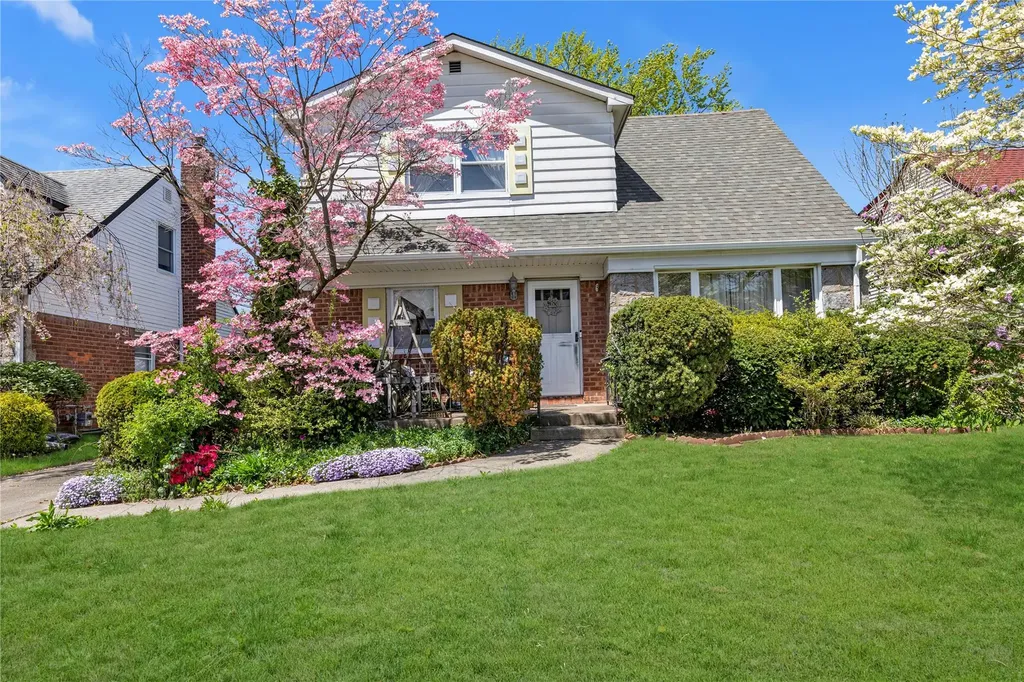 46 Peter Lane New Hyde Park NY 11040