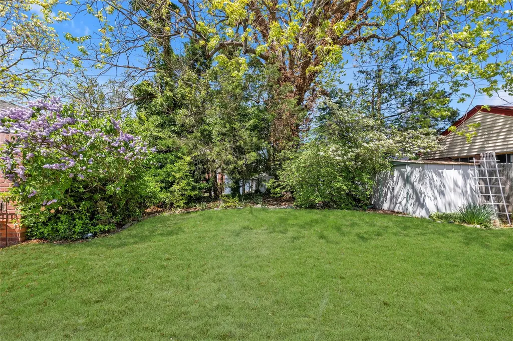 46 Peter Lane New Hyde Park NY 11040