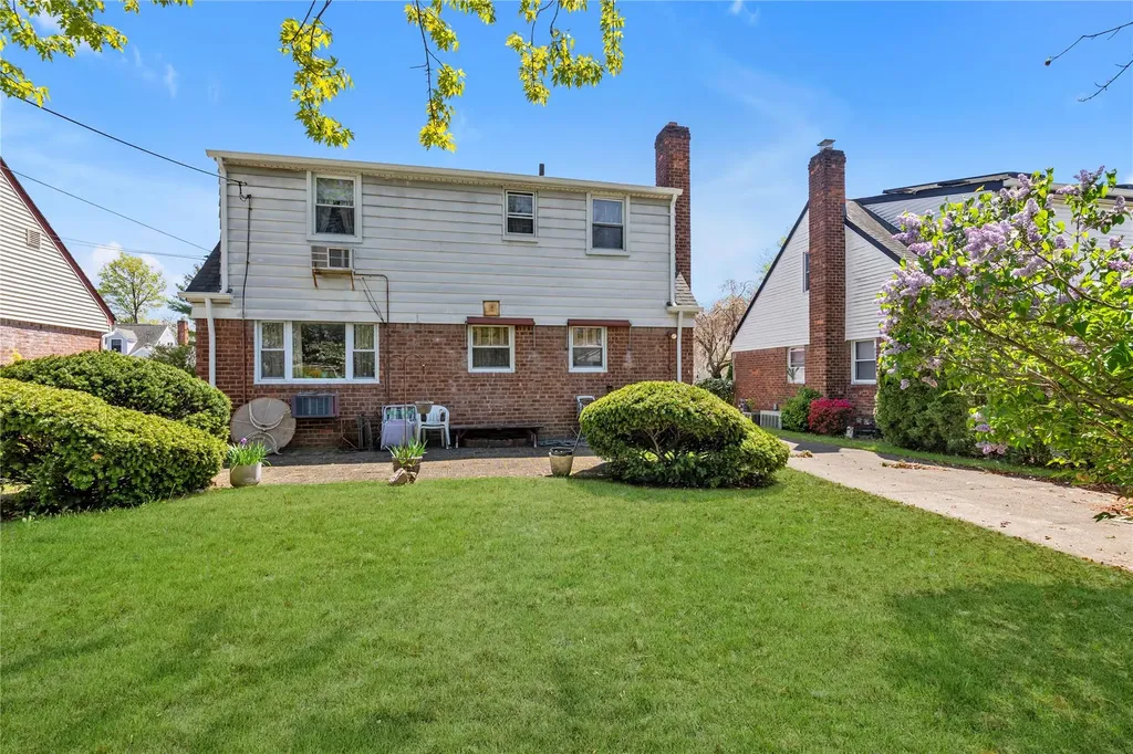 46 Peter Lane New Hyde Park NY 11040
