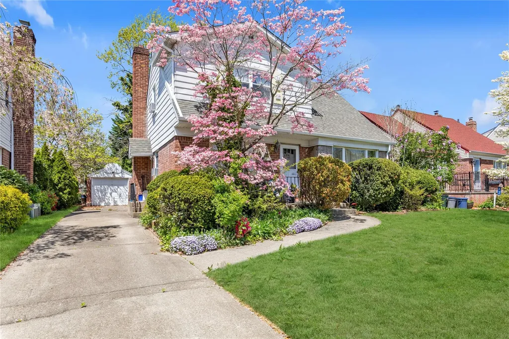 46 Peter Lane New Hyde Park NY 11040