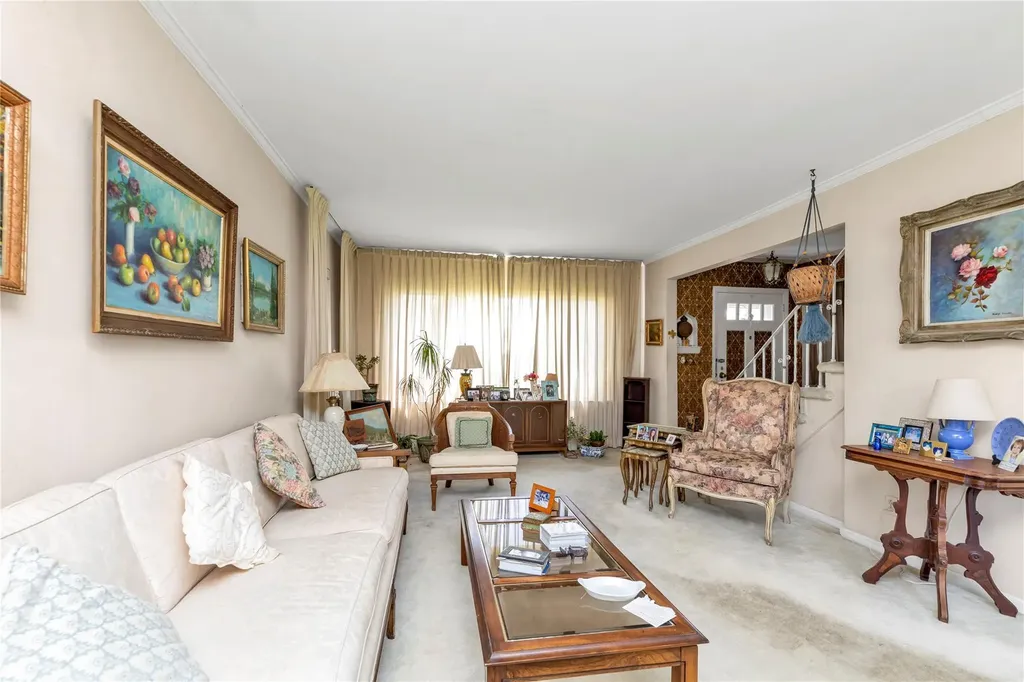 46 Peter Lane New Hyde Park NY 11040