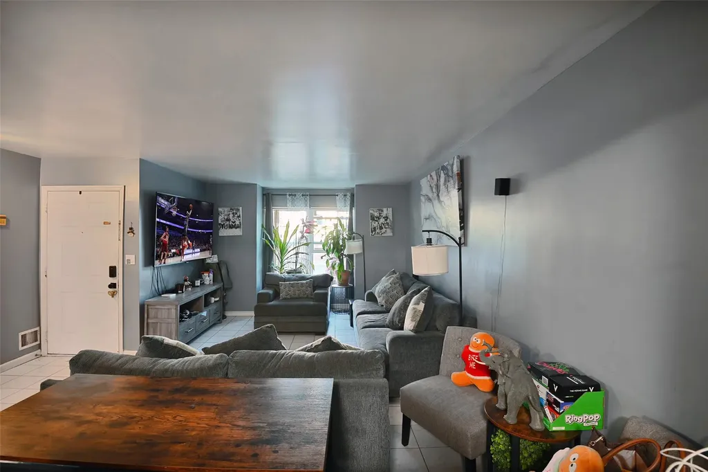 52 Creekside Circle Spring Valley NY 10977
