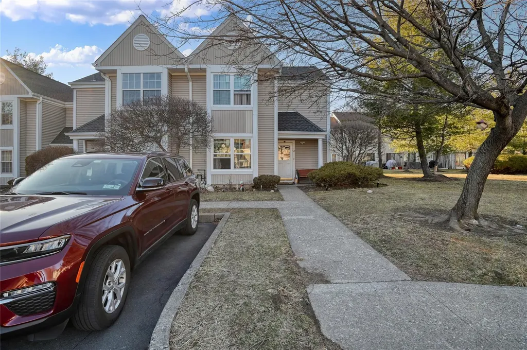 52 Creekside Circle Spring Valley NY 10977