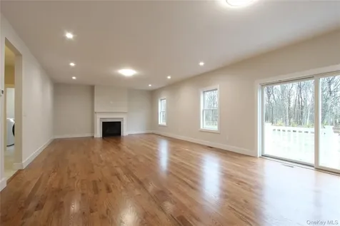 5 Colonels Path Manorville NY 11949