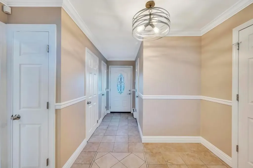 47 Cherry Drive E Plainview NY 11803