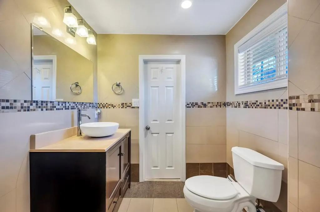47 Cherry Drive E Plainview NY 11803