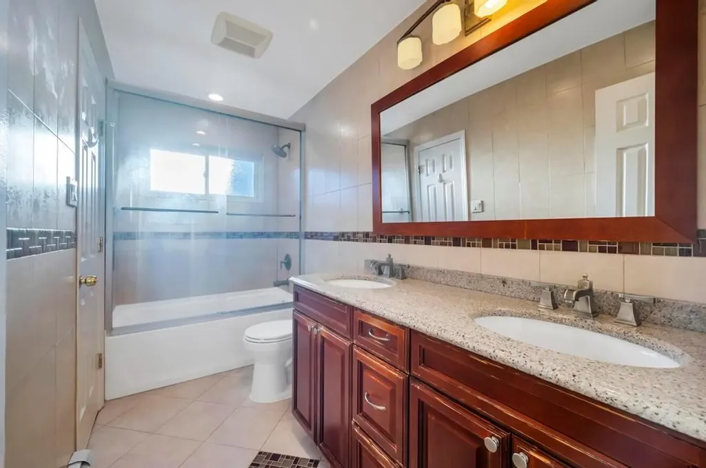 47 Cherry Drive E Plainview NY 11803
