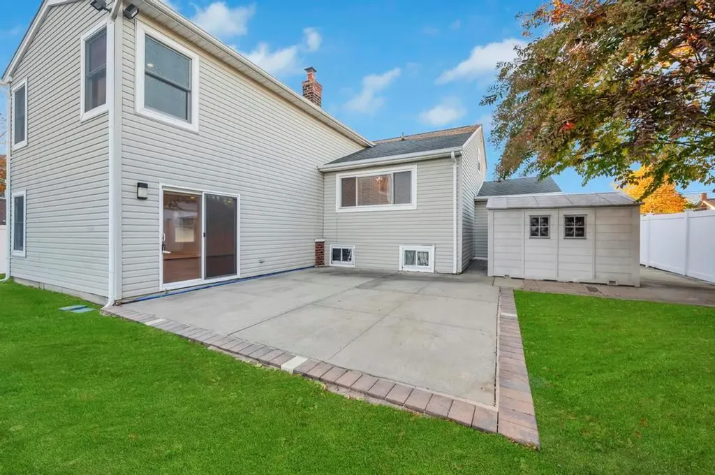 47 Cherry Drive E Plainview NY 11803