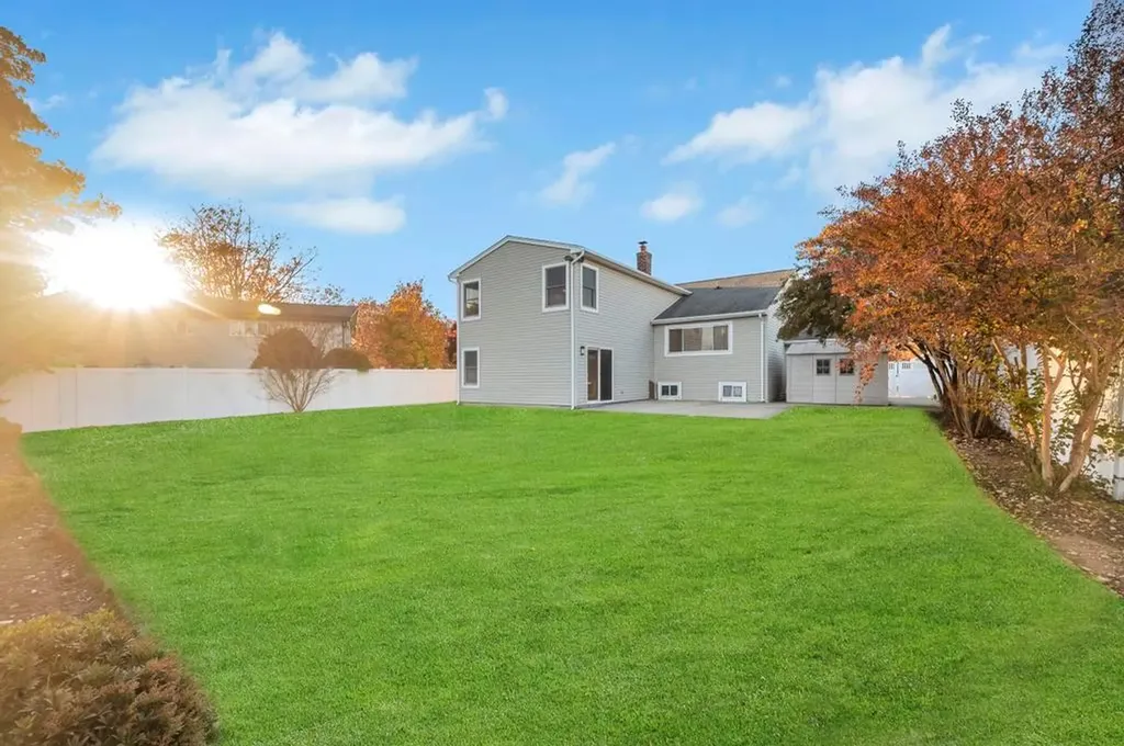 47 Cherry Drive E Plainview NY 11803