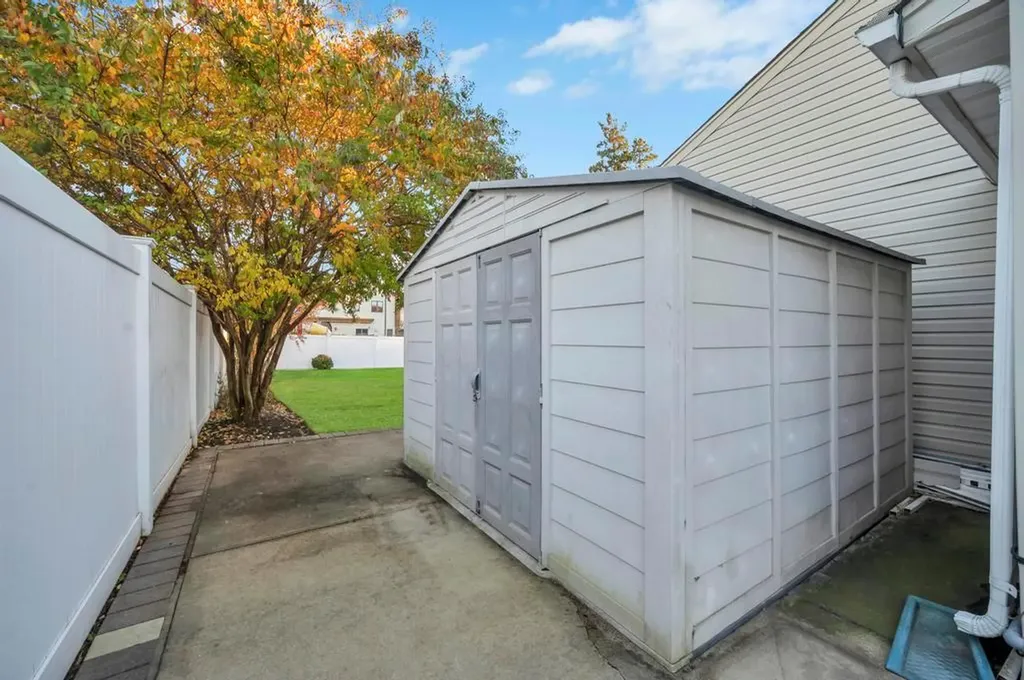 47 Cherry Drive E Plainview NY 11803