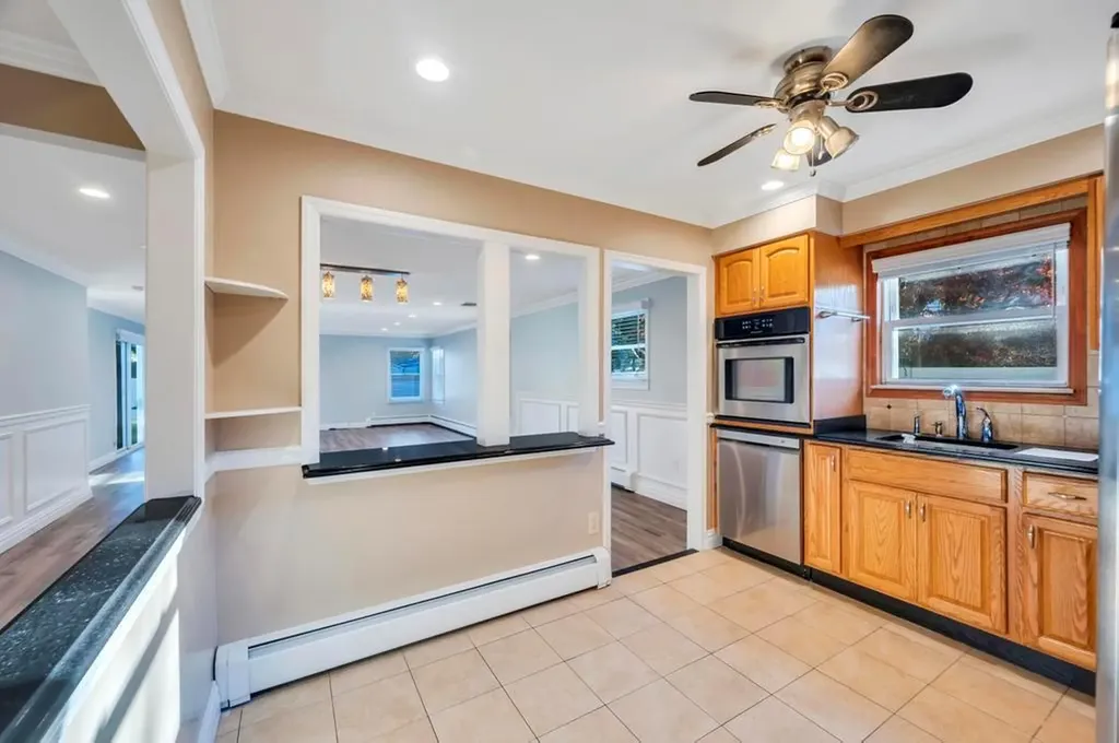 47 Cherry Drive E Plainview NY 11803