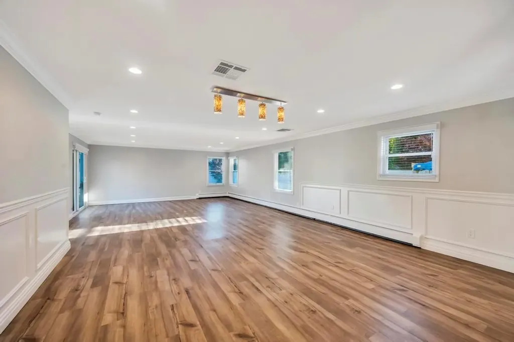 47 Cherry Drive E Plainview NY 11803