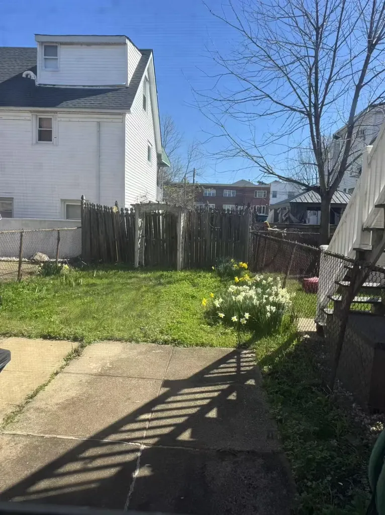 284 Brinsmade Avenue Bronx NY 10465