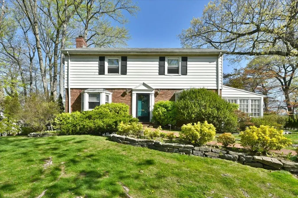 149 Wooleys Lane Great Neck NY 11023