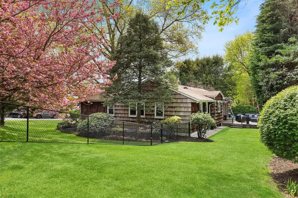 23 Fox Ridge Lane Locust Valley NY 11560