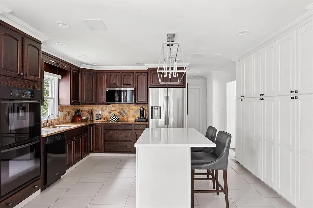 23 Fox Ridge Lane Locust Valley NY 11560