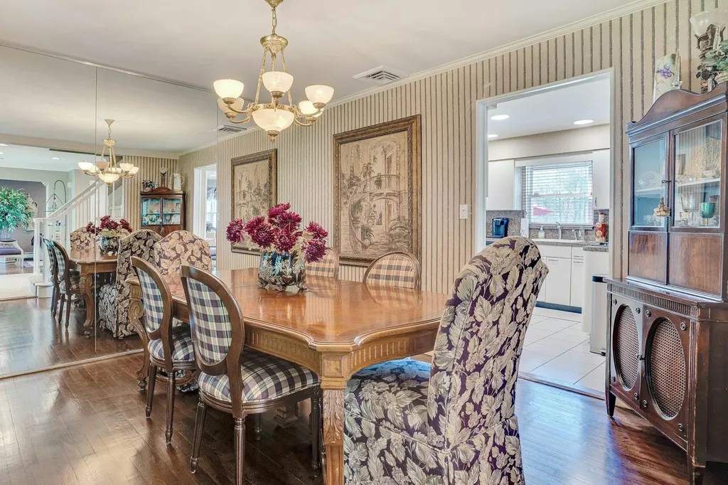 8 Bayard Drive Dix Hills NY 11746