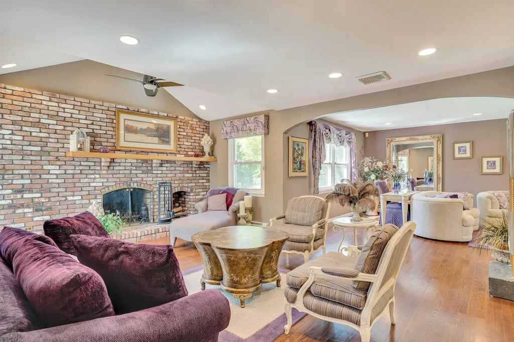 8 Bayard Drive Dix Hills NY 11746