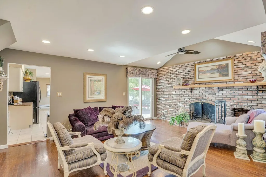 8 Bayard Drive Dix Hills NY 11746