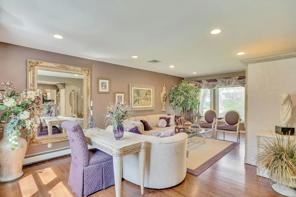 8 Bayard Drive Dix Hills NY 11746