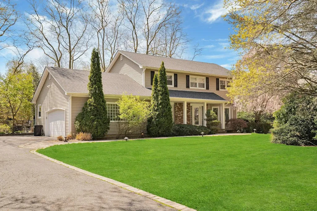 8 Bayard Drive Dix Hills NY 11746