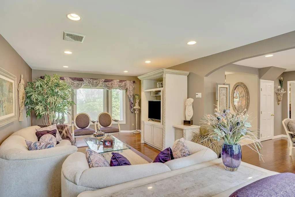 8 Bayard Drive Dix Hills NY 11746