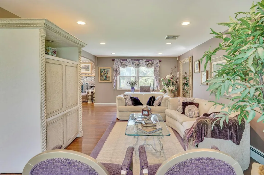 8 Bayard Drive Dix Hills NY 11746