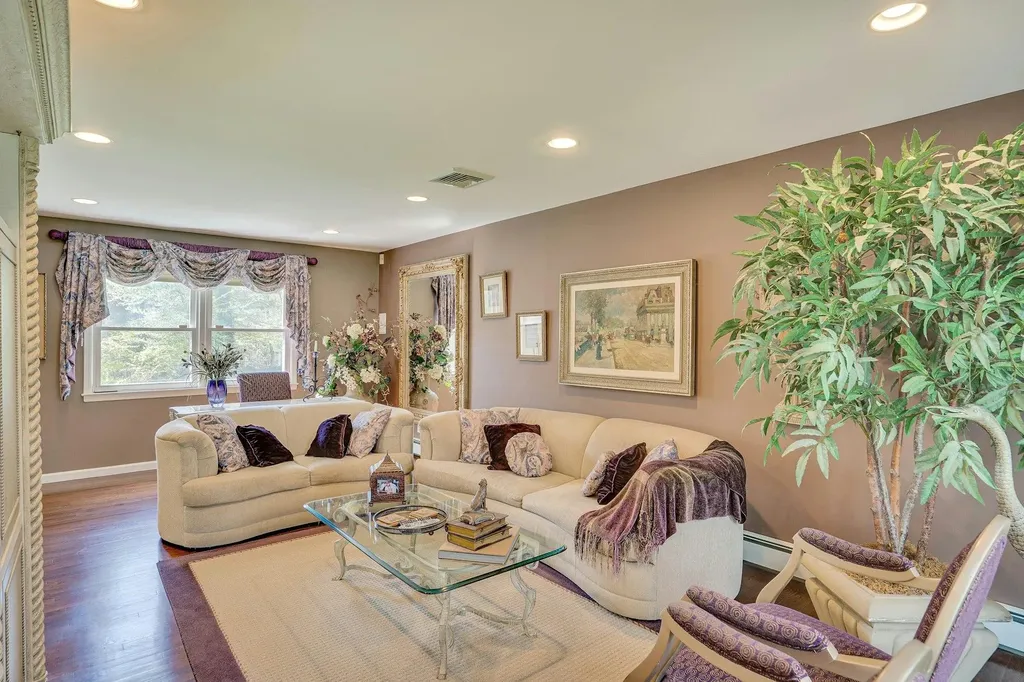 8 Bayard Drive Dix Hills NY 11746