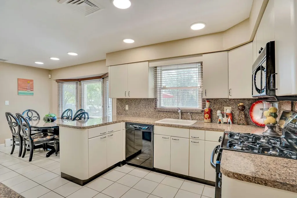 8 Bayard Drive Dix Hills NY 11746