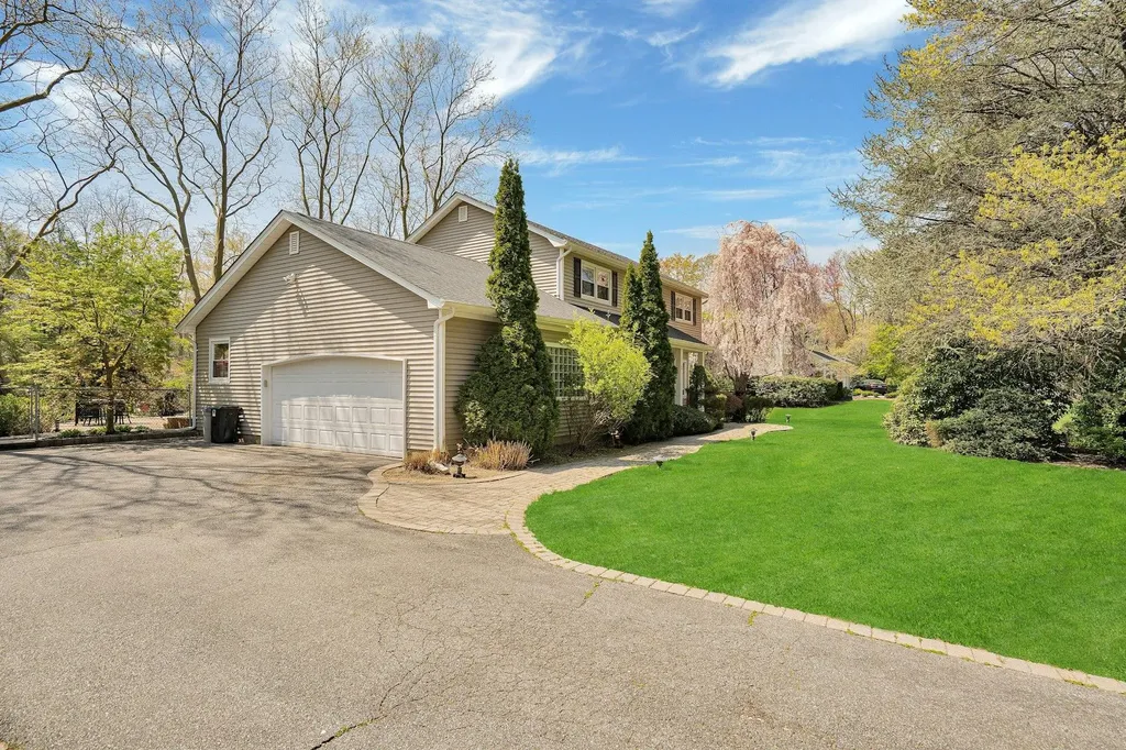 8 Bayard Drive Dix Hills NY 11746