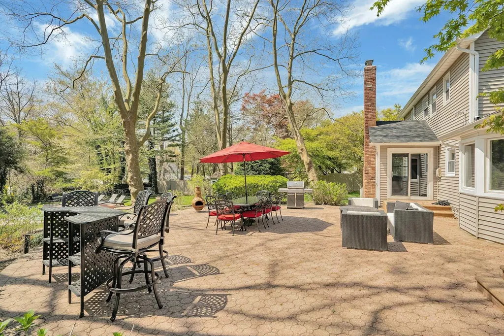 8 Bayard Drive Dix Hills NY 11746