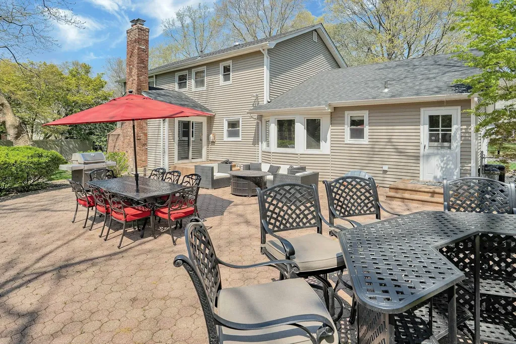 8 Bayard Drive Dix Hills NY 11746