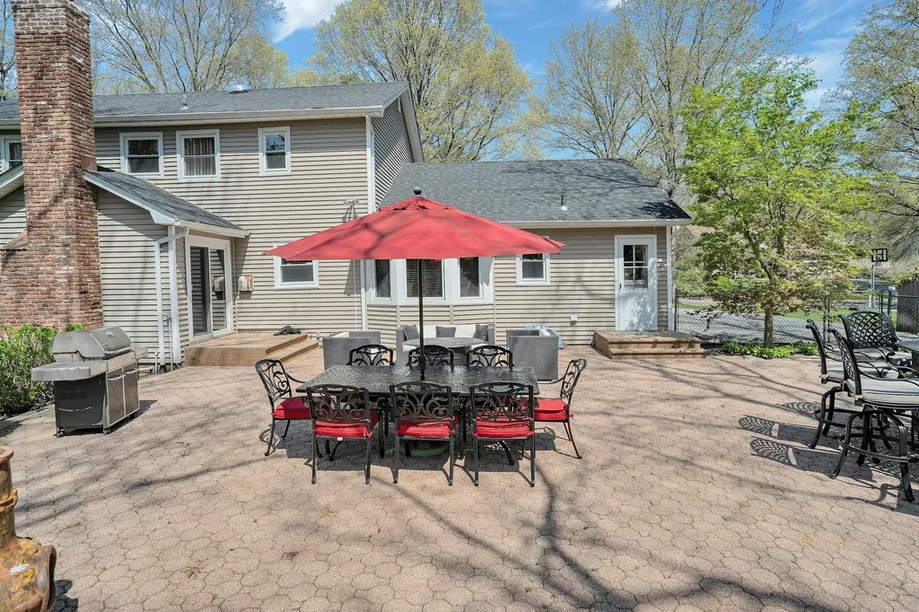 8 Bayard Drive Dix Hills NY 11746