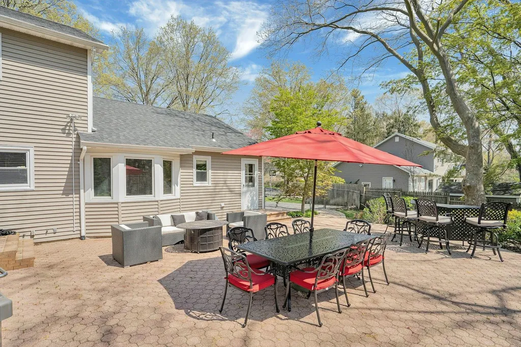 8 Bayard Drive Dix Hills NY 11746