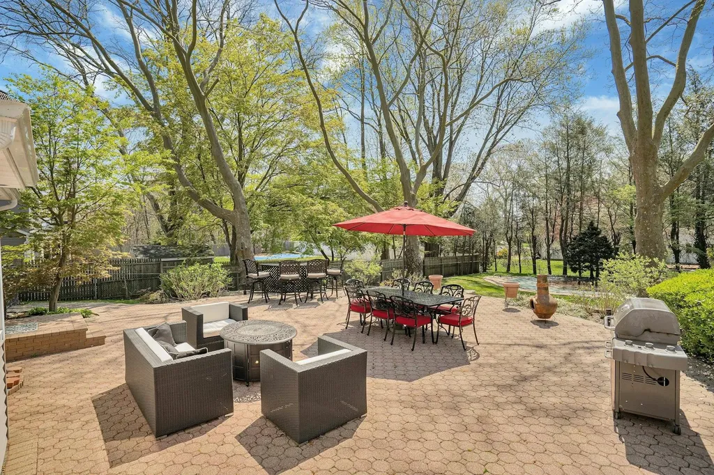8 Bayard Drive Dix Hills NY 11746