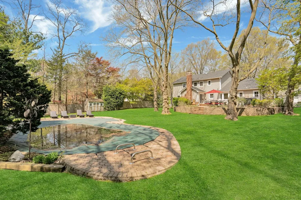 8 Bayard Drive Dix Hills NY 11746