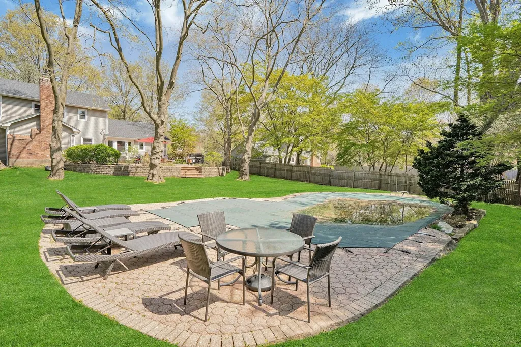 8 Bayard Drive Dix Hills NY 11746