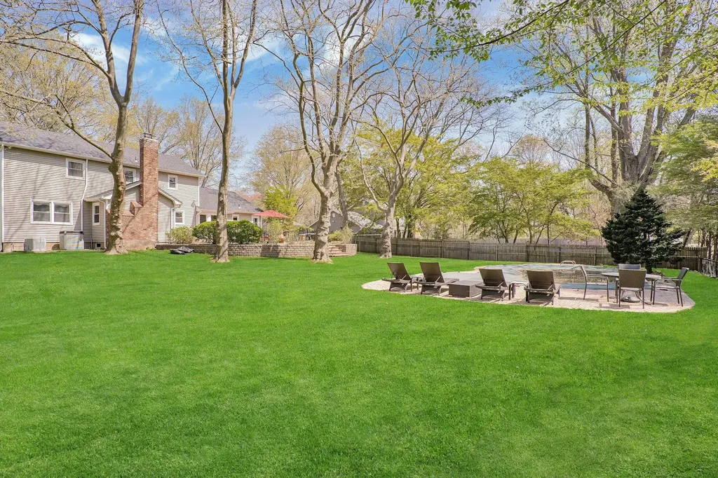8 Bayard Drive Dix Hills NY 11746