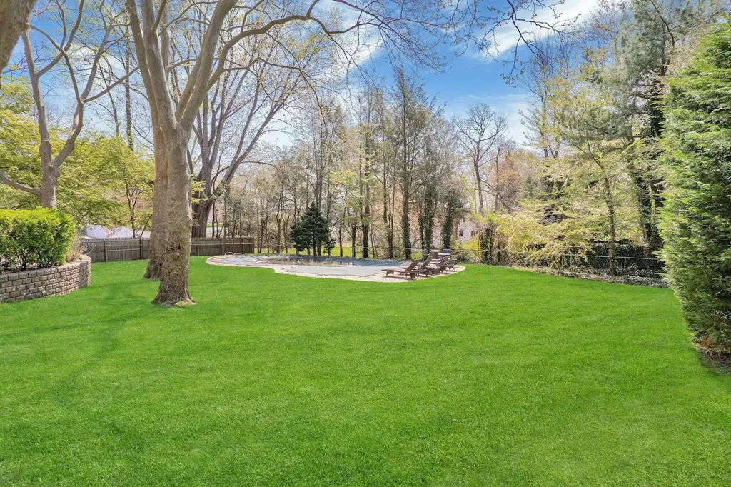 8 Bayard Drive Dix Hills NY 11746