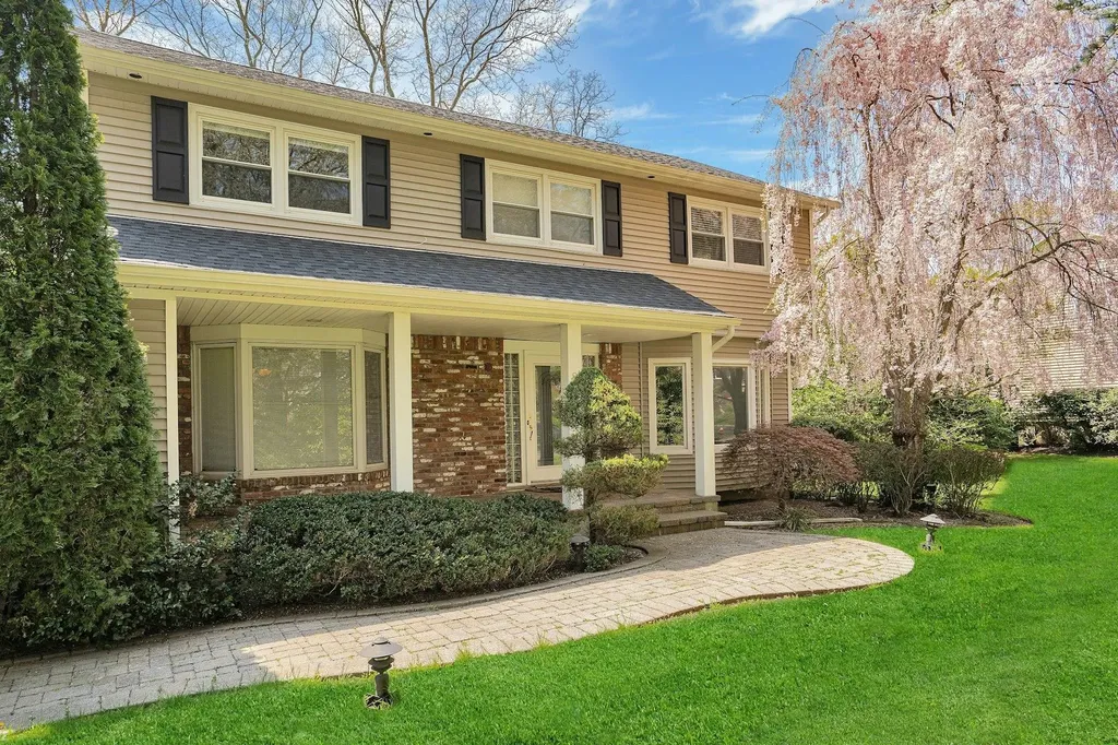 8 Bayard Drive Dix Hills NY 11746