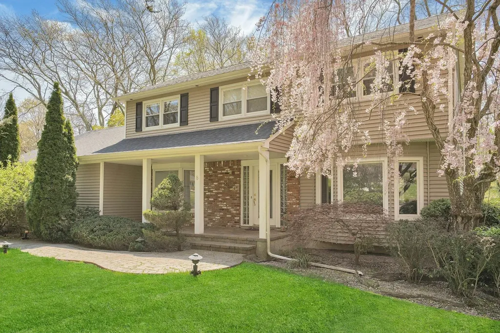 8 Bayard Drive Dix Hills NY 11746