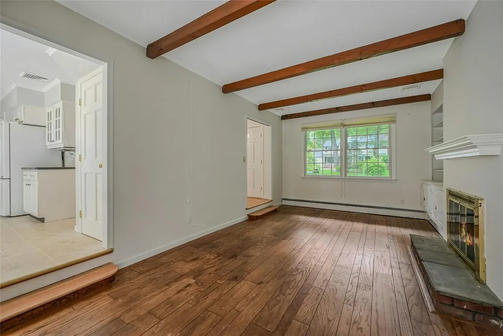 6 Rice Lane Smithtown NY 11787