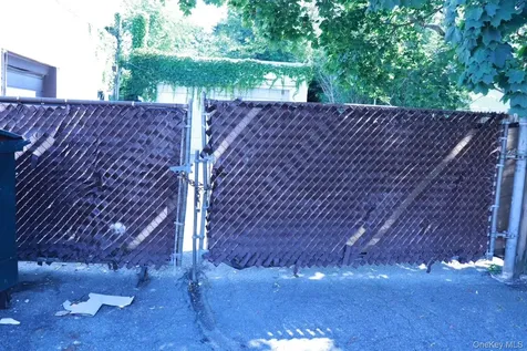 2172 Jericho Turnpike Garden City Park NY 11040