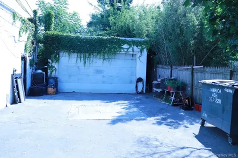 2172 Jericho Turnpike Garden City Park NY 11040