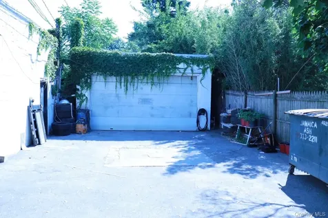 2172 Jericho Turnpike Garden City Park NY 11040